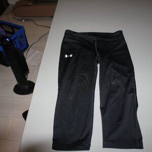 Black Under Armour Athletic Capris Size Medium